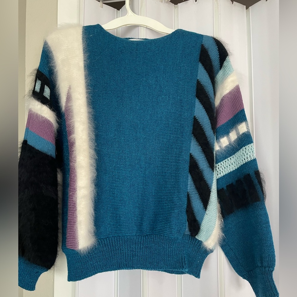 Suzanne’s Aspen vintage blue sweater so cute warm sice m or s
